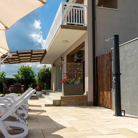 Sunny Valley فيلة Donji Vinjani