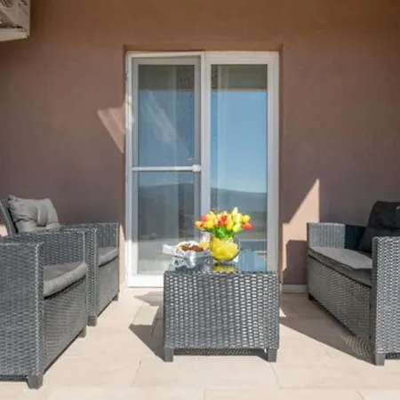 Sunny Valley فيلة