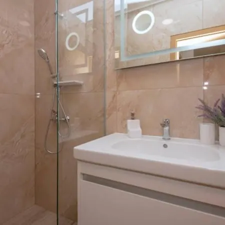 Sunny Valley فيلة Donji Vinjani