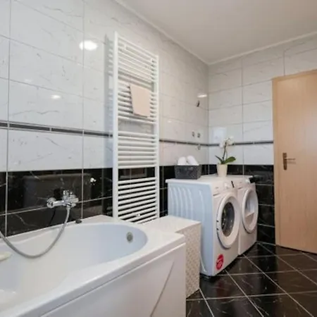 فيلة Sunny Valley *