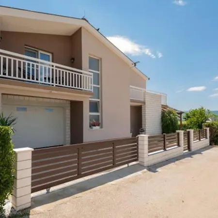 Sunny Valley Donji Vinjani