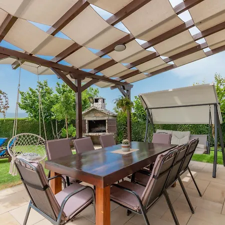 فيلة Sunny Valley Donji Vinjani