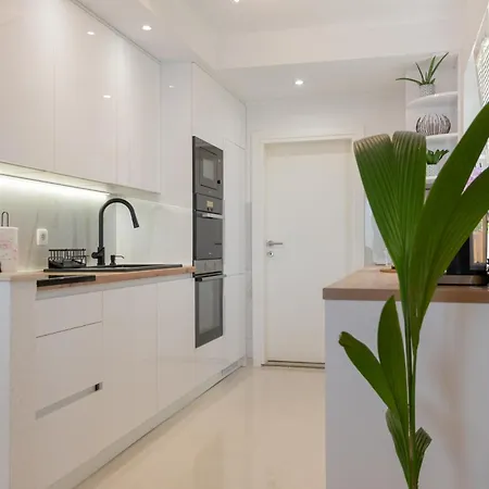 فيلة Sunny Valley