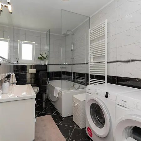 Sunny Valley فيلة