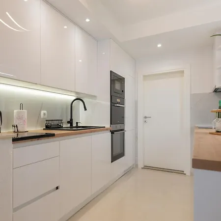 فيلة Sunny Valley