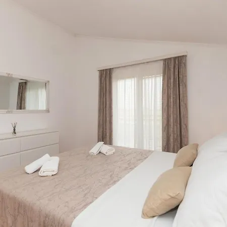 Sunny Valley فيلة *