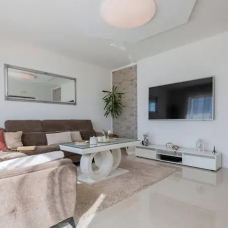 Sunny Valley Donji Vinjani